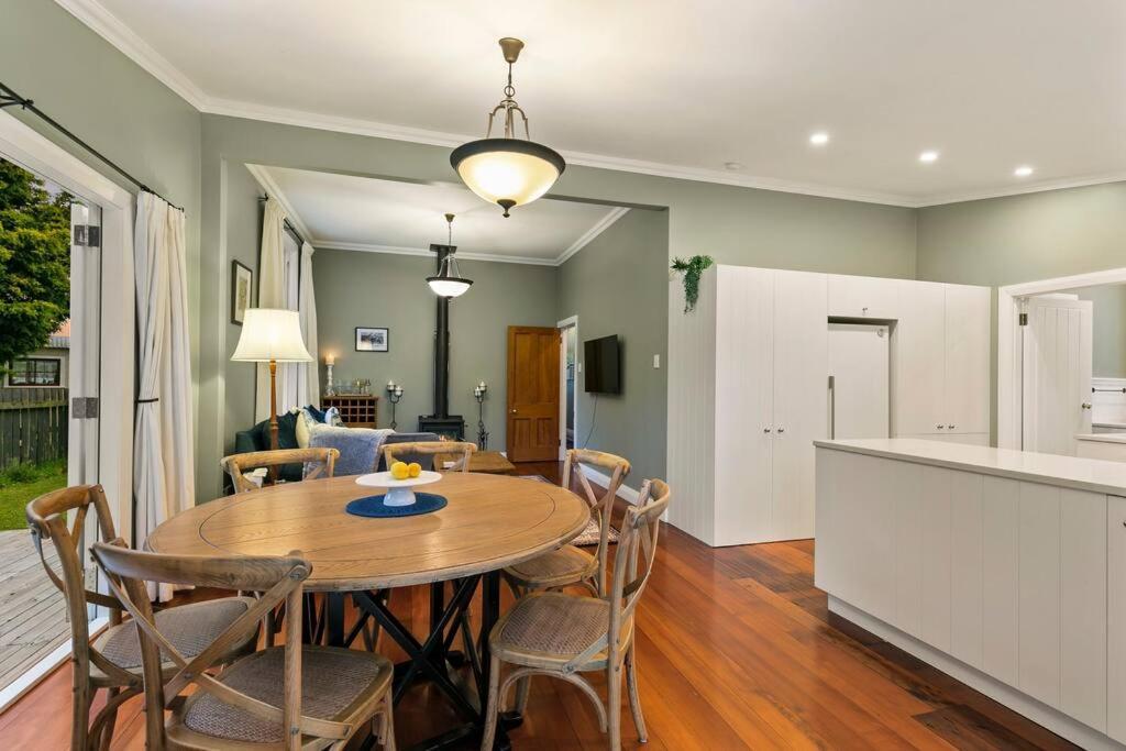 Historic Charm In Greytown - Cosy Kowhai Cottage Exterior photo