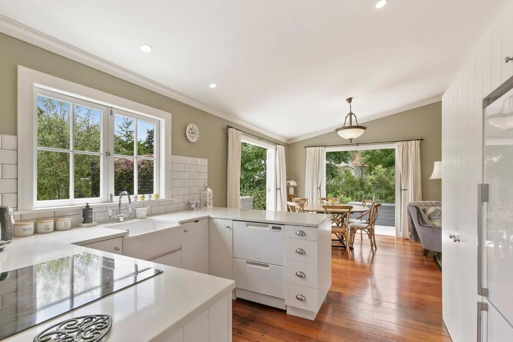 Historic Charm In Greytown - Cosy Kowhai Cottage Exterior photo