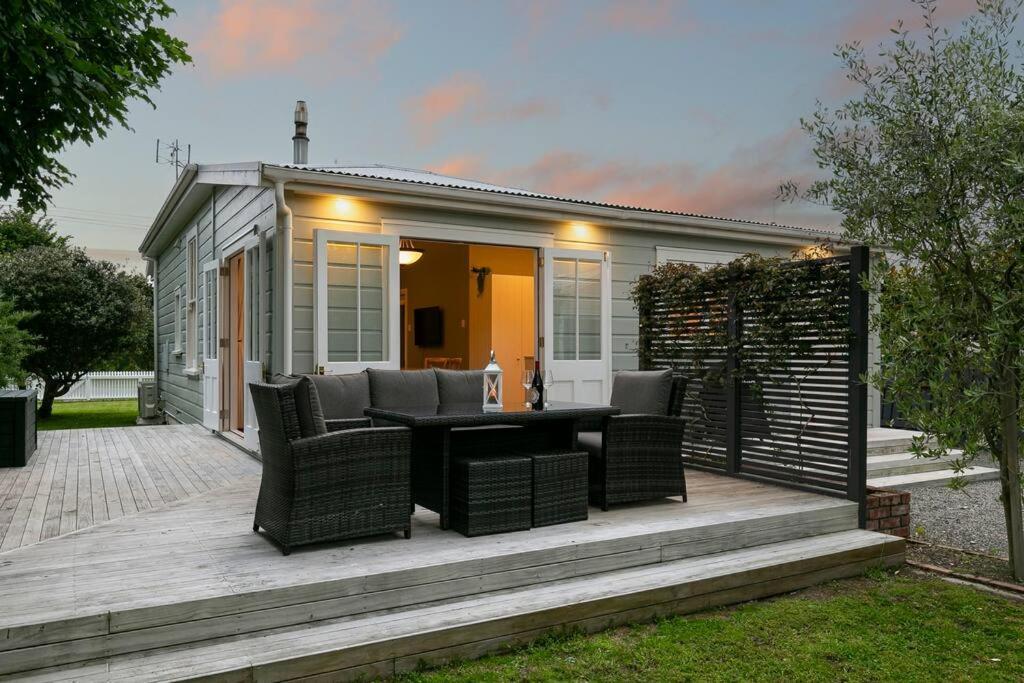 Historic Charm In Greytown - Cosy Kowhai Cottage Exterior photo